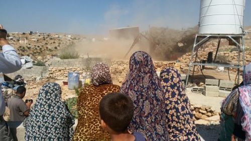 Les villageois vivent dans la peur et l'incertitude alors que quatre autres maisons sont démolies dans les collines du sud d'Hébron